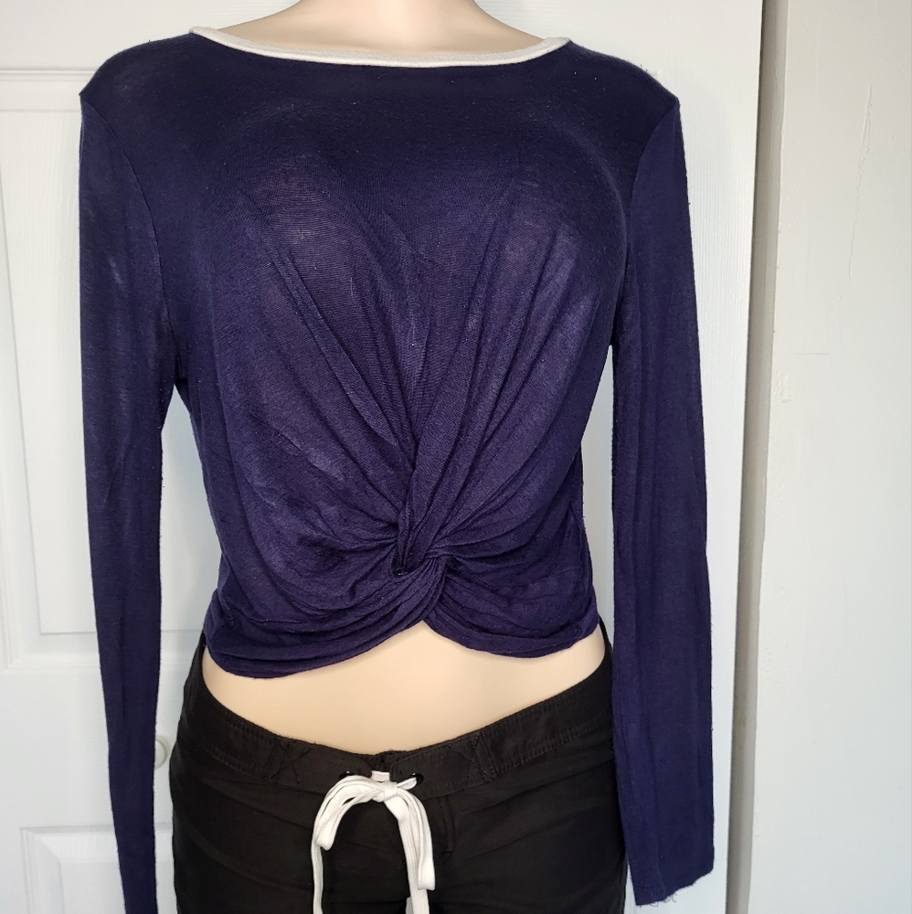 Front twisted knot long sleeve top